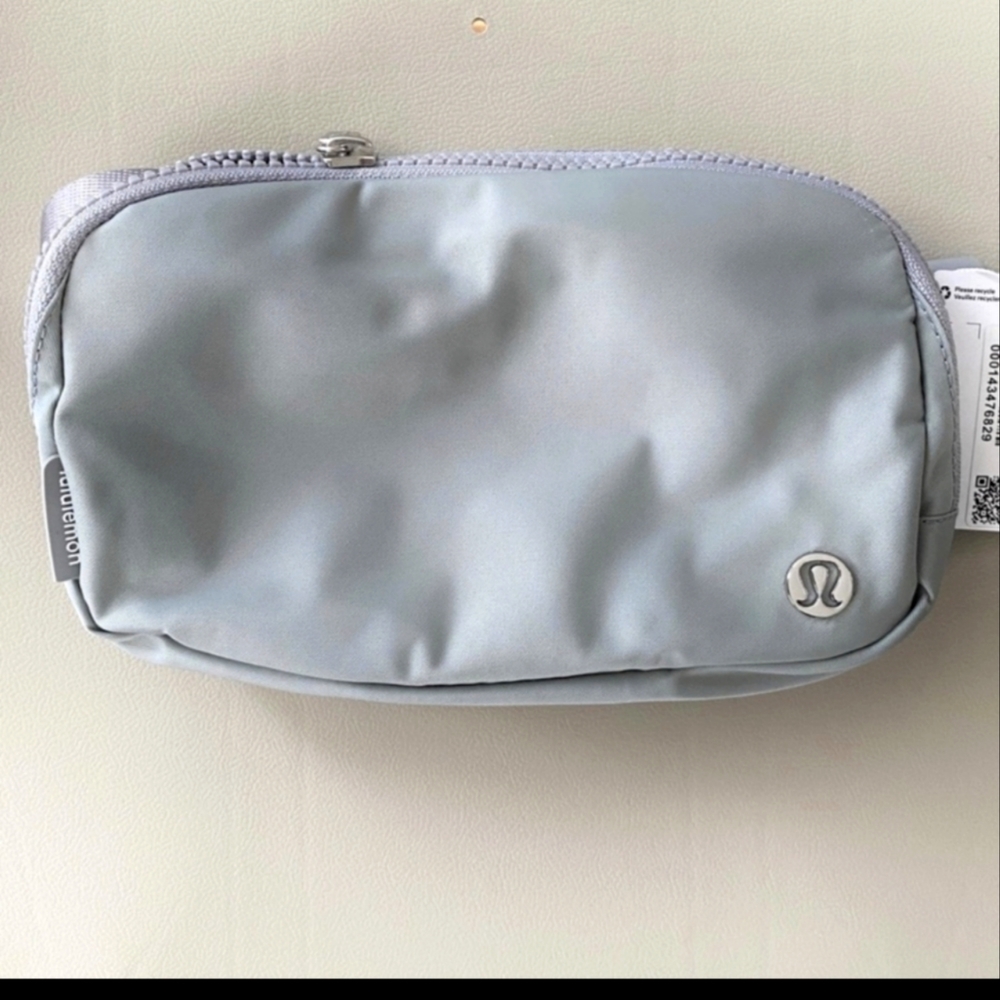 NWT 🍋 Lululemon 🍋Everywhere Belt Bag- Silver Drop! Very Rare - Picture 2 of 4